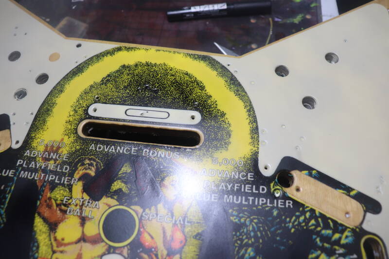 Stern Lightning playfield speelveld schade herstel restoration flipperspeelveld restauratie art airbrush airbrushing flipperkast reparatie