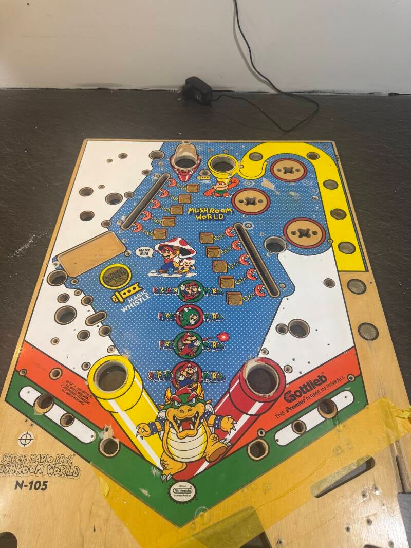 Gottlieb Super Mario Bros Playfield speelveld schade herstel restoration flipperspeelveld restauratie art airbrush airbrushing flipperkast reparatie