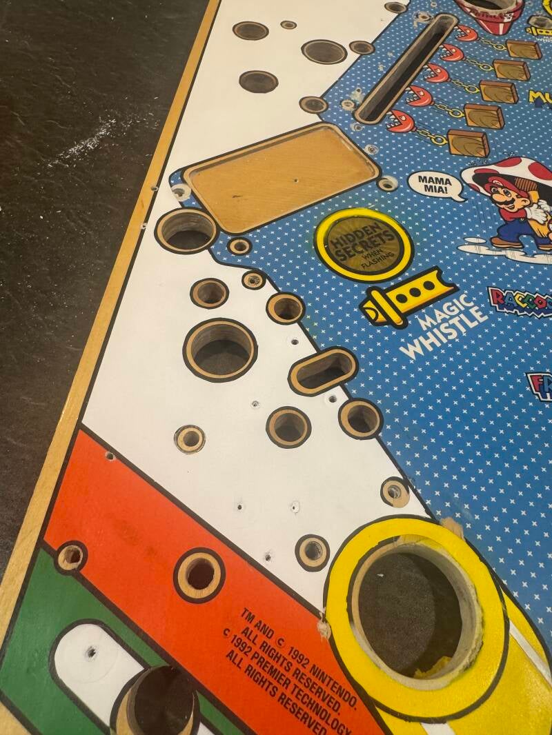 Gottlieb Super Mario Bros Playfield speelveld schade herstel restoration flipperspeelveld restauratie art airbrush airbrushing flipperkast reparatie