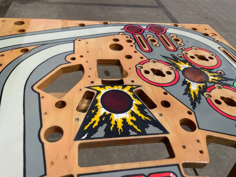 Bally Attack From Mars playfield speelveld schade herstel restoration flipperspeelveld restauratie art airbrush airbrushing flipperkast reparatie