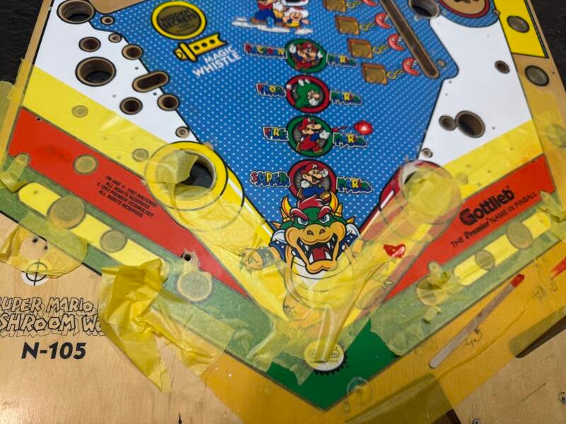 Gottlieb Super Mario Bros Playfield speelveld schade herstel restoration flipperspeelveld restauratie art airbrush airbrushing flipperkast reparatie