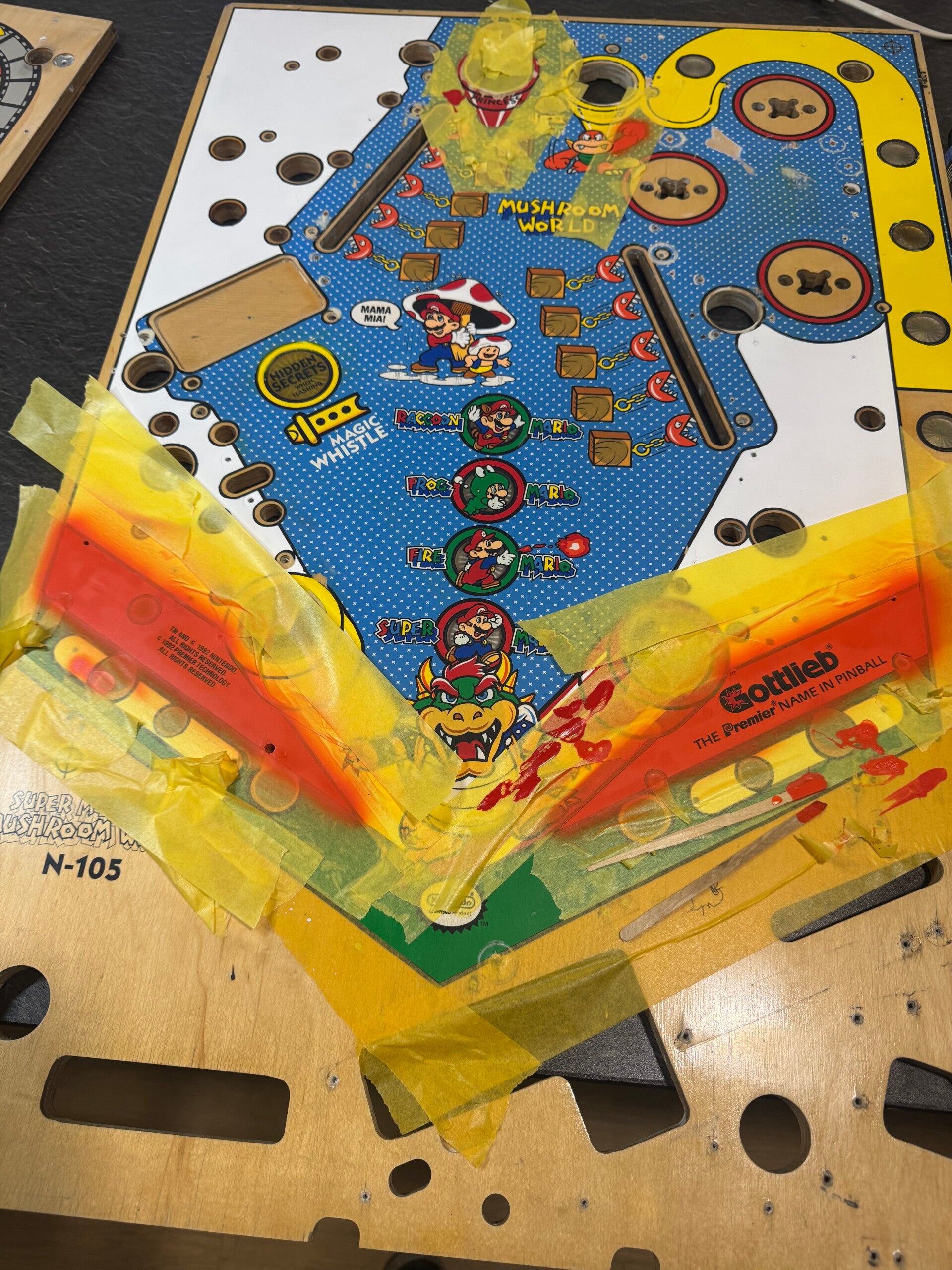 Gottlieb Super Mario Bros Playfield speelveld schade herstel restoration flipperspeelveld restauratie art airbrush airbrushing flipperkast reparatie