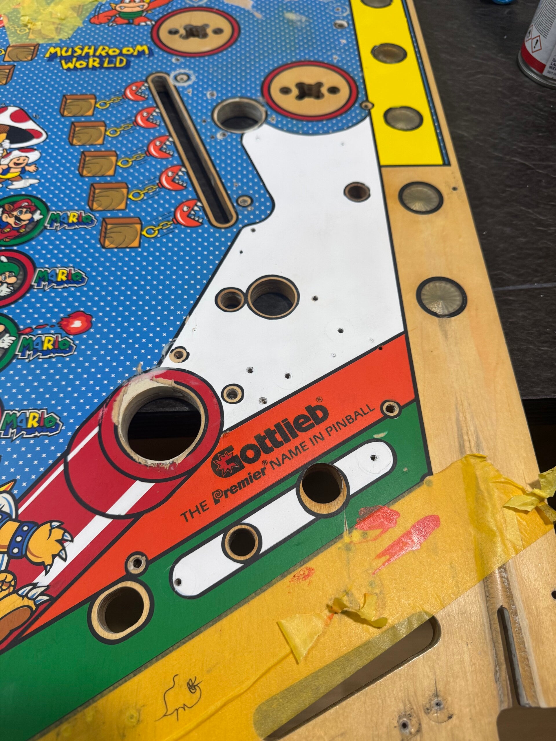 Gottlieb Super Mario Bros Playfield speelveld schade herstel restoration flipperspeelveld restauratie art airbrush airbrushing flipperkast reparatie