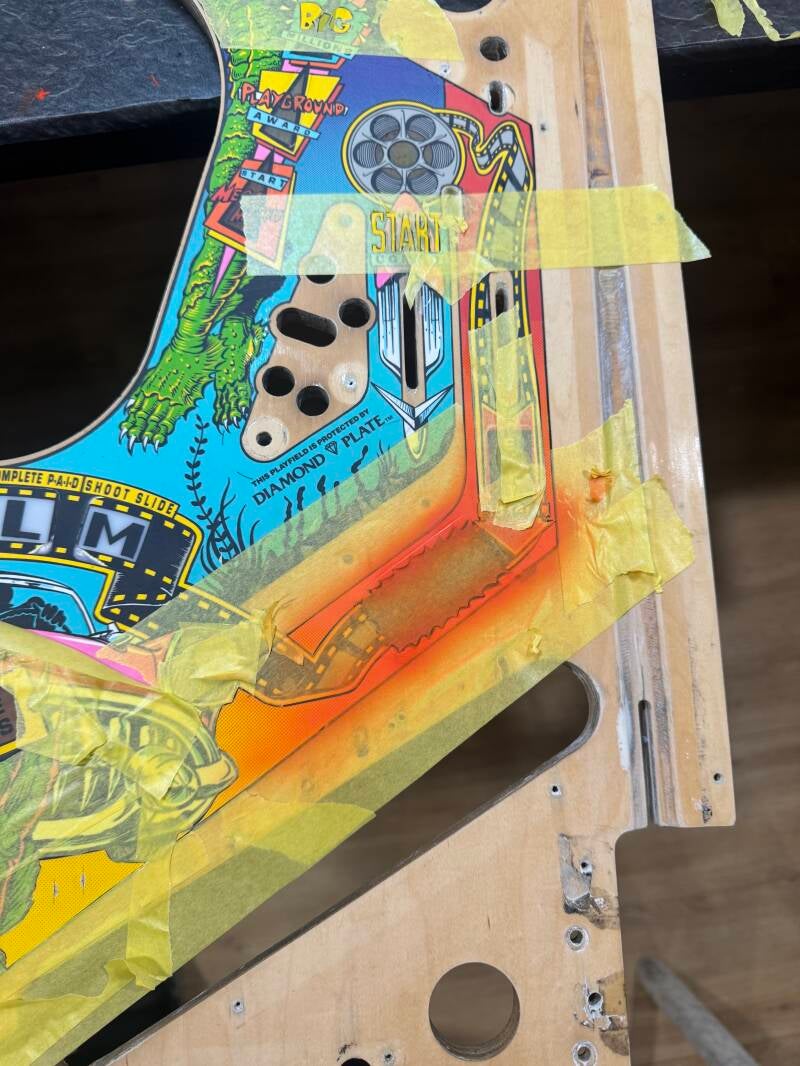 Bally Creature from the Black Lagoon Playfield speelveld schade herstel restoration flipperspeelveld restauratie art airbrush airbrushing flipperkast reparatie
