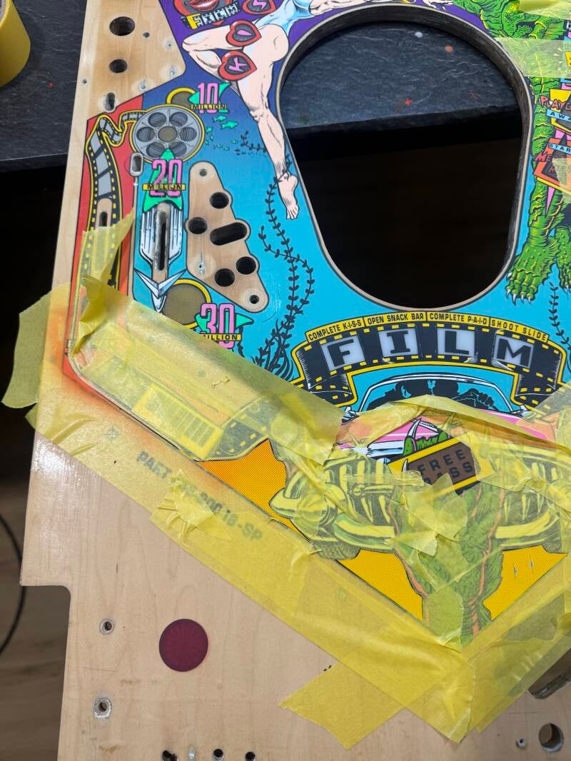 Bally Creature from the Black Lagoon Playfield speelveld schade herstel restoration flipperspeelveld restauratie art airbrush airbrushing flipperkast reparatie