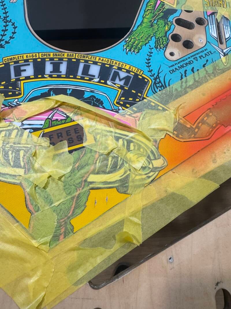 Bally Creature from the Black Lagoon Playfield speelveld schade herstel restoration flipperspeelveld restauratie art airbrush airbrushing flipperkast reparatie