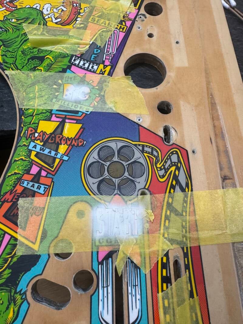 Bally Creature from the Black Lagoon Playfield speelveld schade herstel restoration flipperspeelveld restauratie art airbrush airbrushing flipperkast reparatie