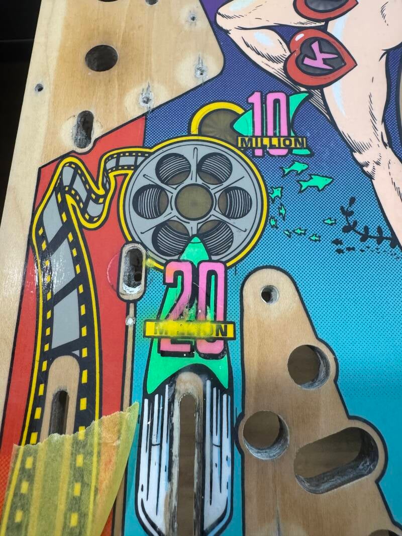 Bally Creature from the Black Lagoon Playfield speelveld schade herstel restoration flipperspeelveld restauratie art airbrush airbrushing flipperkast reparatie