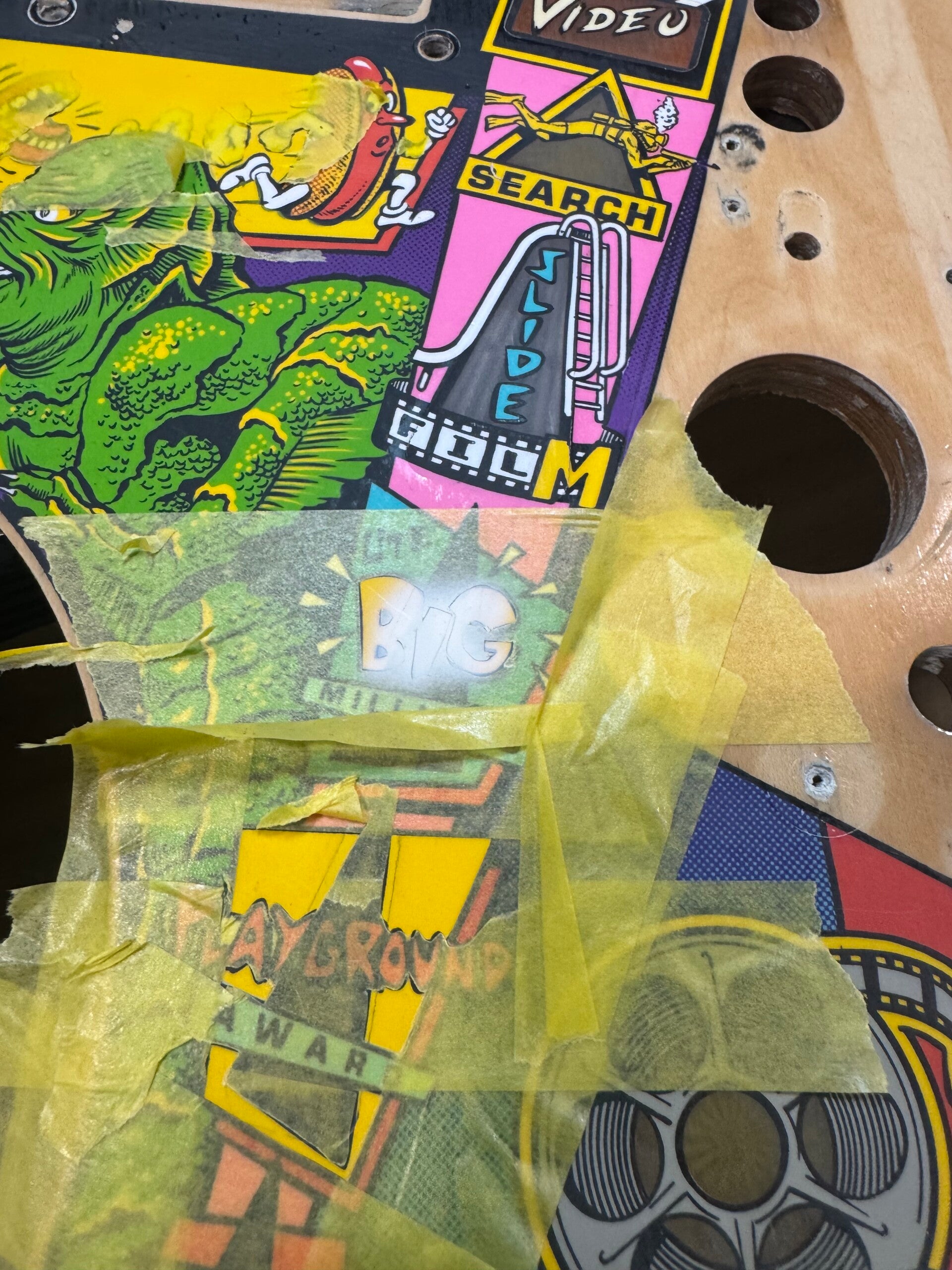 Bally Creature from the Black Lagoon Playfield speelveld schade herstel restoration flipperspeelveld restauratie art airbrush airbrushing flipperkast reparatie