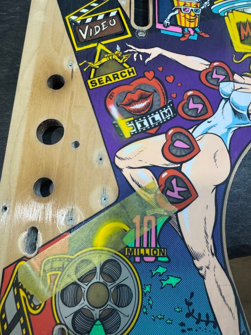 Bally Creature from the Black Lagoon Playfield speelveld schade herstel restoration flipperspeelveld restauratie art airbrush airbrushing flipperkast reparatie