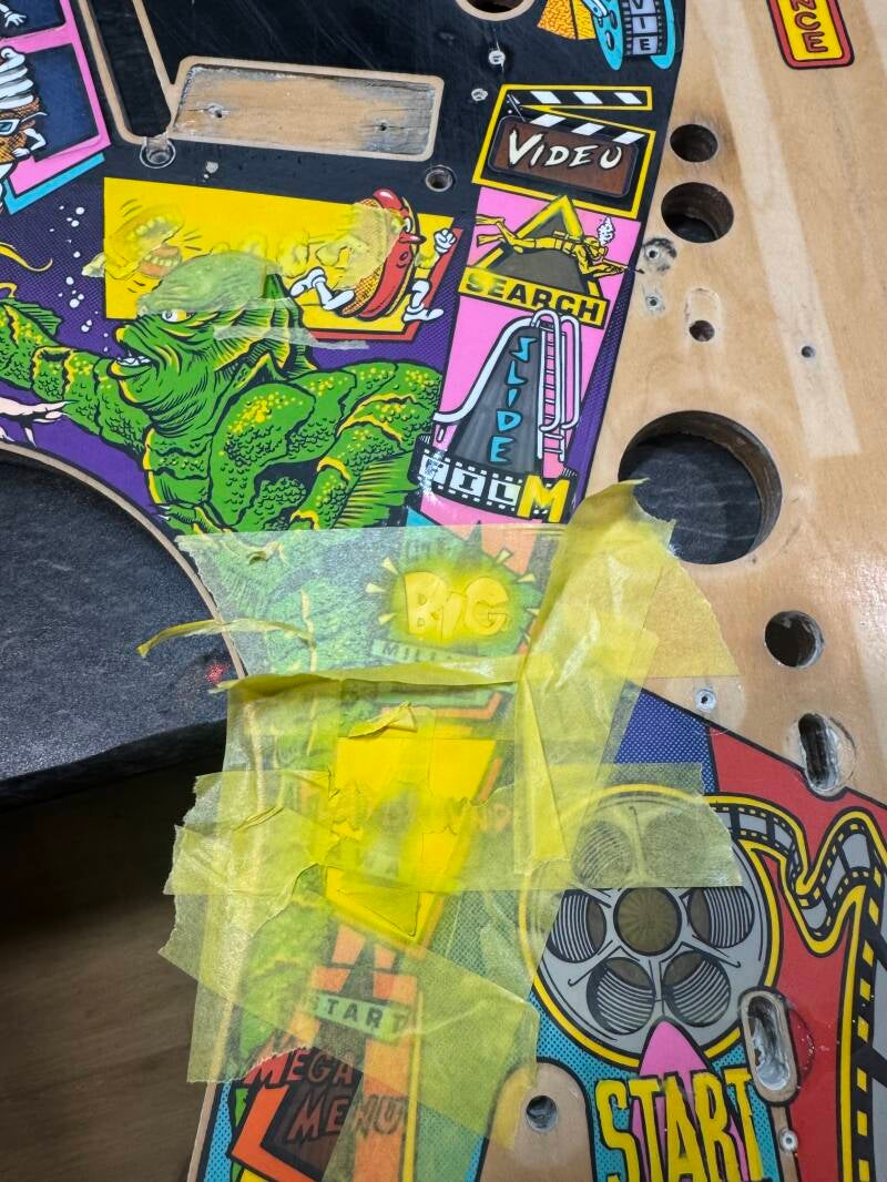 Bally Creature from the Black Lagoon Playfield speelveld schade herstel restoration flipperspeelveld restauratie art airbrush airbrushing flipperkast reparatie