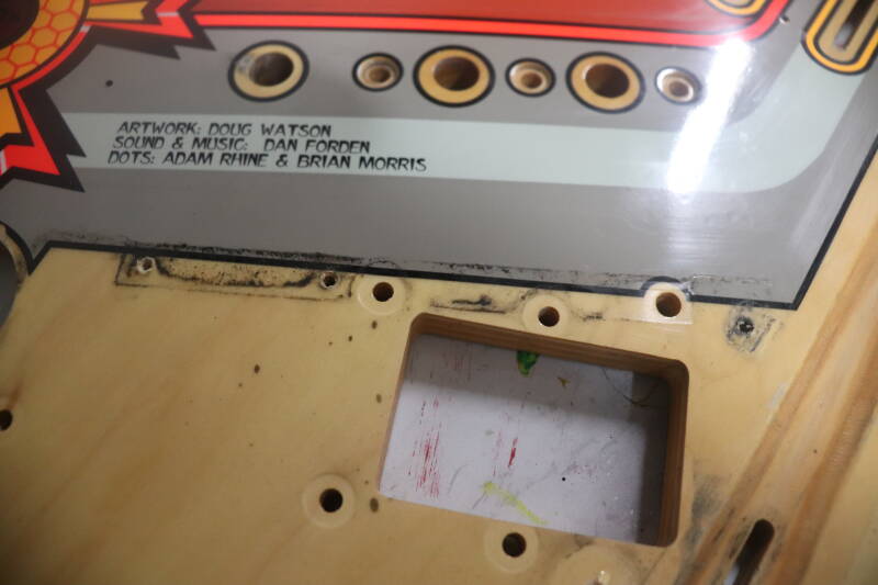 Bally Attack From Mars playfield speelveld schade herstel restoration flipperspeelveld restauratie art airbrush airbrushing flipperkast reparatie