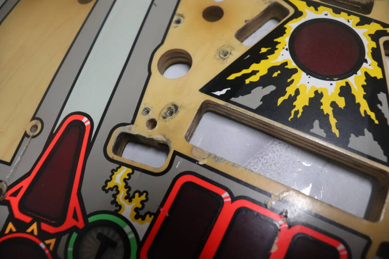 Bally Attack From Mars playfield speelveld schade herstel restoration flipperspeelveld restauratie art airbrush airbrushing flipperkast reparatie