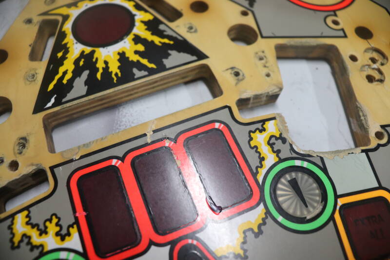 Bally Attack From Mars playfield speelveld schade herstel restoration flipperspeelveld restauratie art airbrush airbrushing flipperkast reparatie