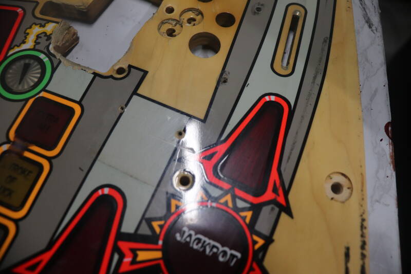 Bally Attack From Mars playfield speelveld schade herstel restoration flipperspeelveld restauratie art airbrush airbrushing flipperkast reparatie