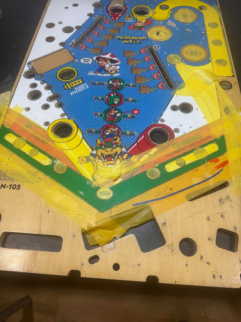 Gottlieb Super Mario Bros Playfield speelveld schade herstel restoration flipperspeelveld restauratie art airbrush airbrushing flipperkast reparatie