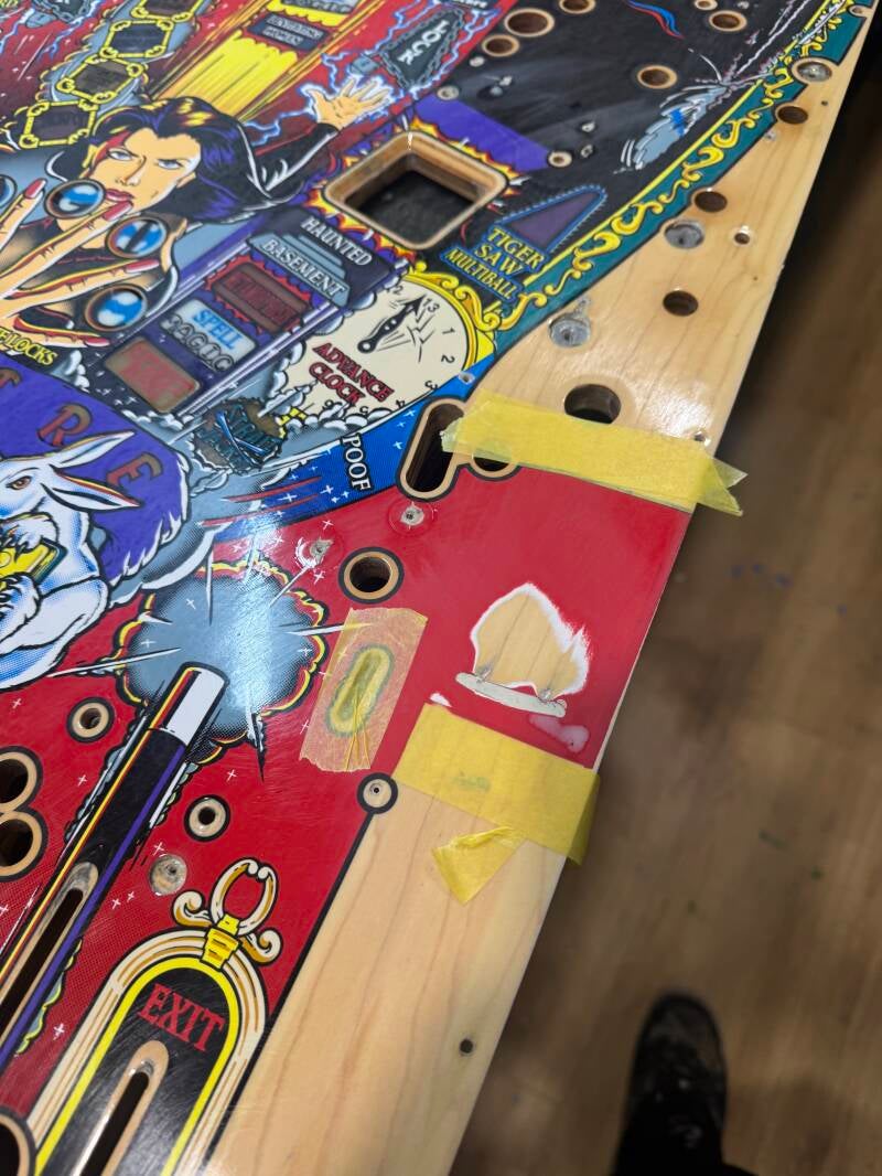 Bally Theatre of Magic playfield speelveld schade herstel restoration flipperspeelveld restauratie art airbrush airbrushing flipperkast reparatie