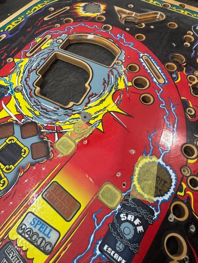Bally Theatre of Magic playfield speelveld schade herstel restoration flipperspeelveld restauratie art airbrush airbrushing flipperkast reparatie