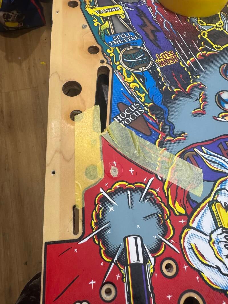 Bally Theatre of Magic playfield speelveld schade herstel restoration flipperspeelveld restauratie art airbrush airbrushing flipperkast reparatie