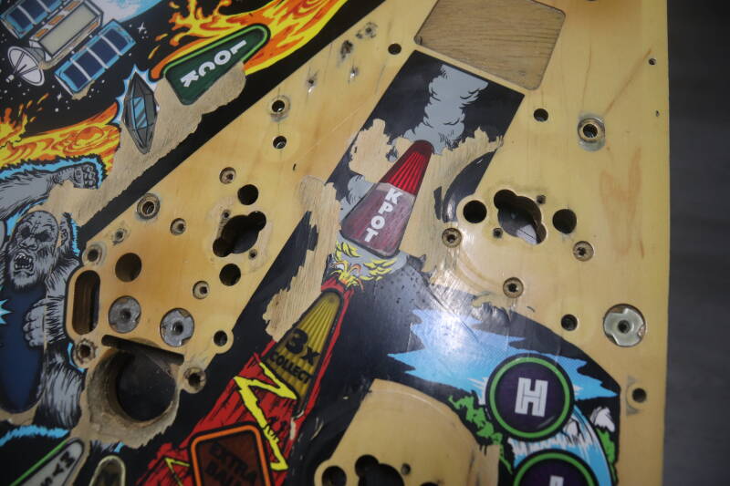 Williams Congo playfield speelveld schade herstel restoration flipperspeelveld restauratie art airbrush airbrushing flipperkast reparatie