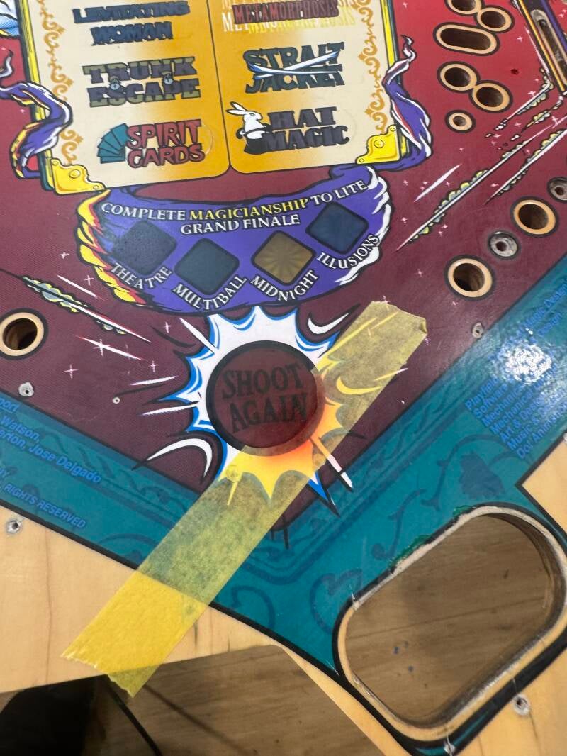 Bally Theatre of Magic playfield speelveld schade herstel restoration flipperspeelveld restauratie art airbrush airbrushing flipperkast reparatie