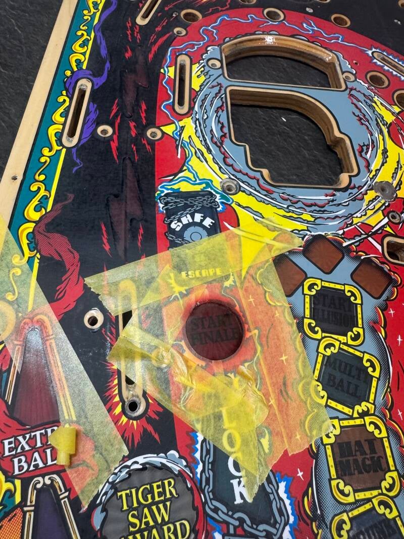 Bally Theatre of Magic playfield speelveld schade herstel restoration flipperspeelveld restauratie art airbrush airbrushing flipperkast reparatie
