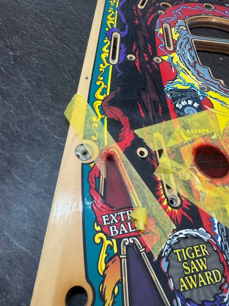 Bally Theatre of Magic playfield speelveld schade herstel restoration flipperspeelveld restauratie art airbrush airbrushing flipperkast reparatie