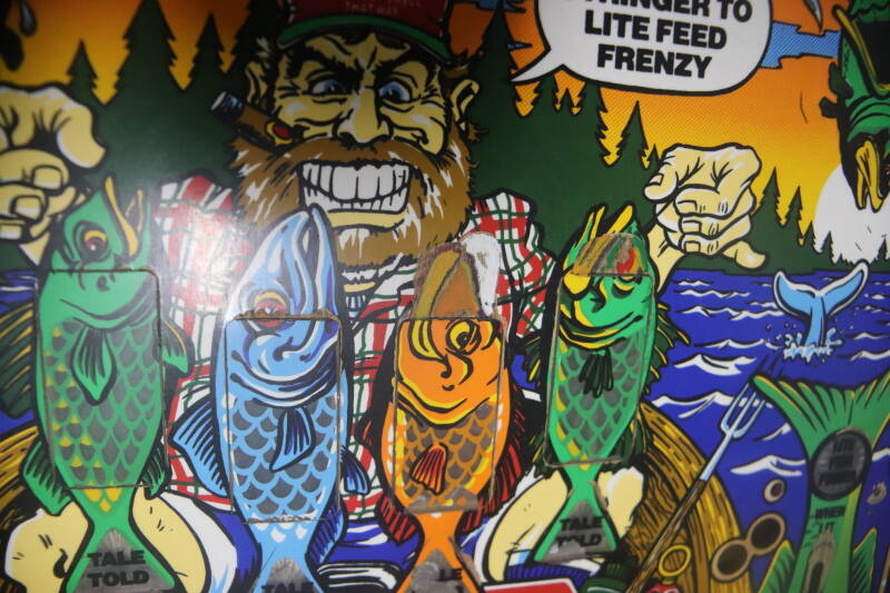 Williams Fish Tales playfield speelveld schade herstel restoration flipperspeelveld restauratie art airbrush airbrushing flipperkast reparatie