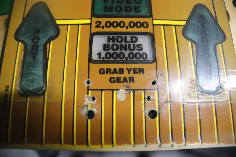 Williams Fish Tales playfield speelveld schade herstel restoration flipperspeelveld restauratie art airbrush airbrushing flipperkast reparatie