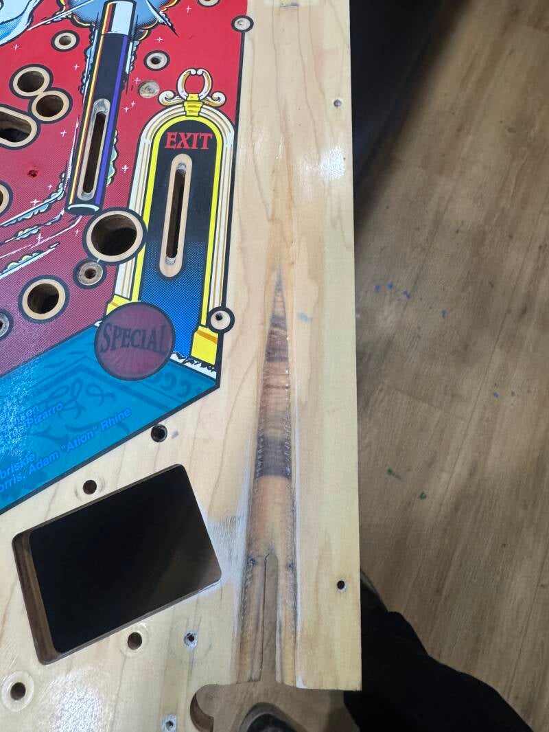 Bally Theatre of Magic playfield speelveld schade herstel restoration flipperspeelveld restauratie art airbrush airbrushing flipperkast reparatie