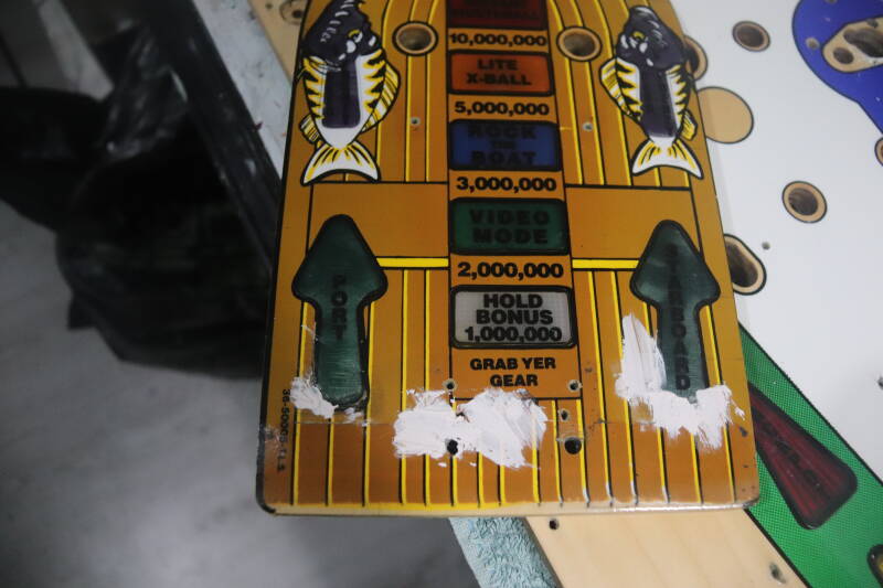 Williams Fish Tales playfield speelveld schade herstel restoration flipperspeelveld restauratie art airbrush airbrushing flipperkast reparatie