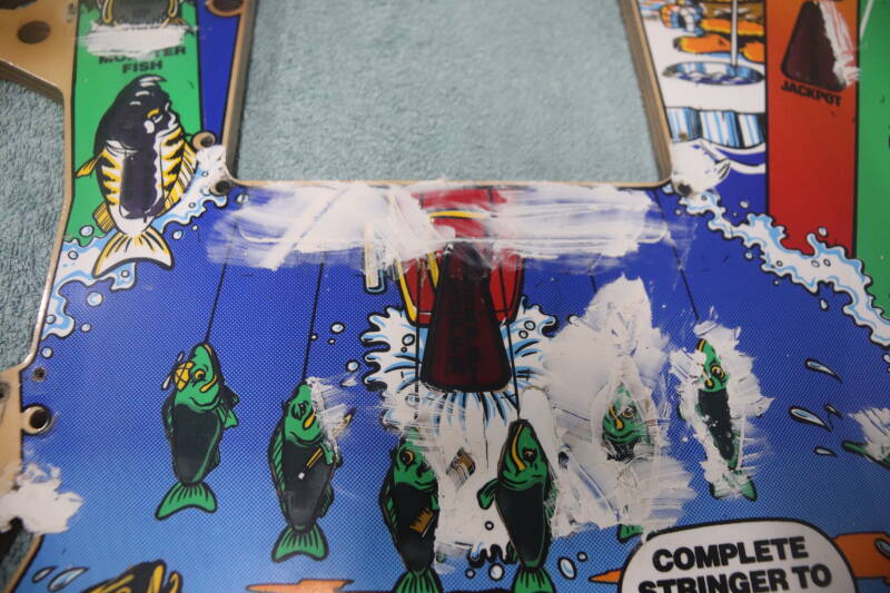 Williams Fish Tales playfield speelveld schade herstel restoration flipperspeelveld restauratie art airbrush airbrushing flipperkast reparatie
