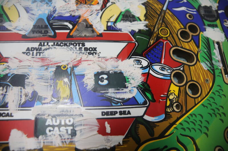 Williams Fish Tales playfield speelveld schade herstel restoration flipperspeelveld restauratie art airbrush airbrushing flipperkast reparatie