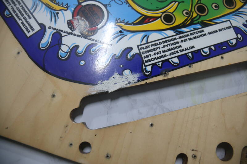 Williams Fish Tales playfield speelveld schade herstel restoration flipperspeelveld restauratie art airbrush airbrushing flipperkast reparatie