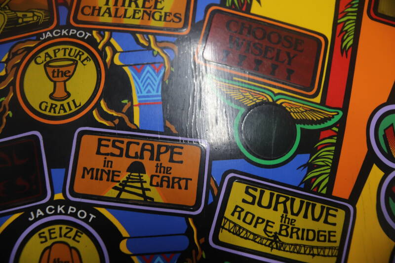 Williams Indiana Jones playfield speelveld schade herstel restoration flipperspeelveld restauratie art airbrush airbrushing flipperkast reparatie