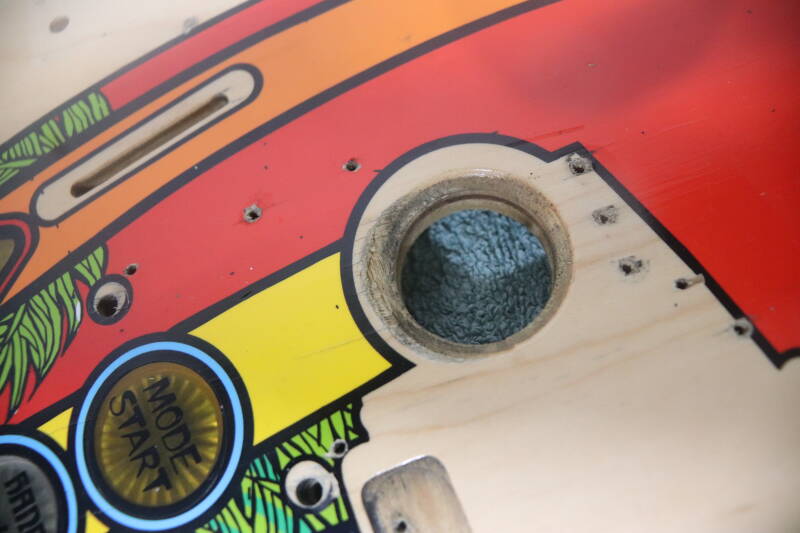 Williams Indiana Jones playfield speelveld schade herstel restoration flipperspeelveld restauratie art airbrush airbrushing flipperkast reparatie