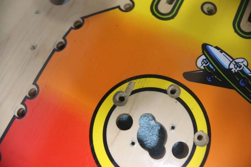 Williams Indiana Jones playfield speelveld schade herstel restoration flipperspeelveld restauratie art airbrush airbrushing flipperkast reparatie