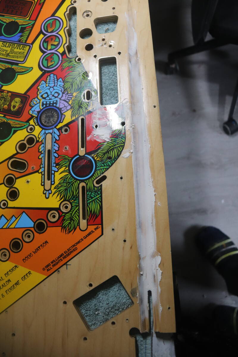 Williams Indiana Jones playfield speelveld schade herstel restoration flipperspeelveld restauratie art airbrush airbrushing flipperkast reparatie