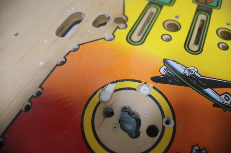 Williams Indiana Jones playfield speelveld schade herstel restoration flipperspeelveld restauratie art airbrush airbrushing flipperkast reparatie