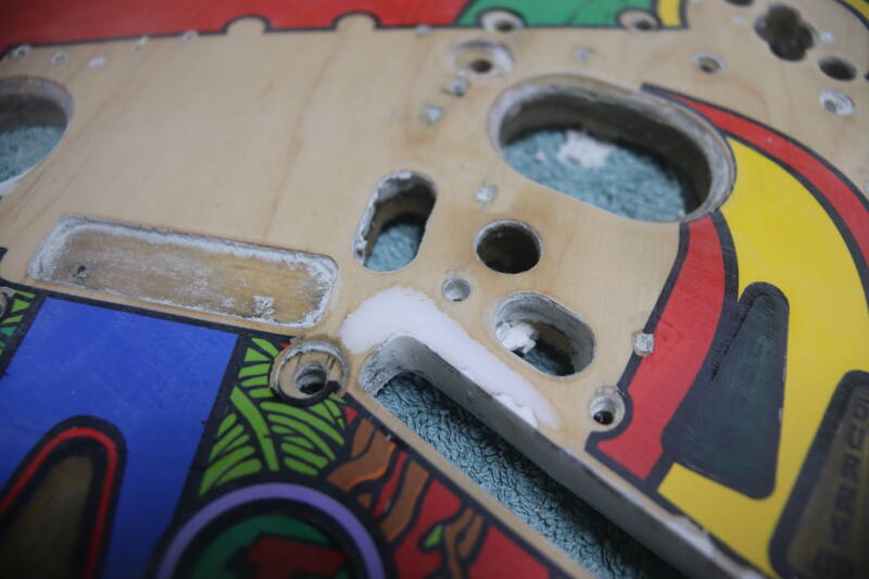 Williams Indiana Jones playfield speelveld schade herstel restoration flipperspeelveld restauratie art airbrush airbrushing flipperkast reparatie