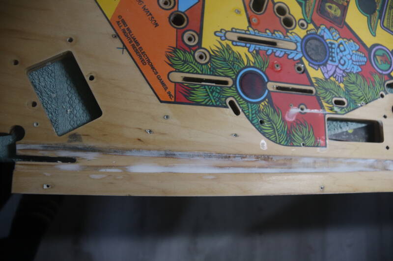 Williams Indiana Jones playfield speelveld schade herstel restoration flipperspeelveld restauratie art airbrush airbrushing flipperkast reparatie