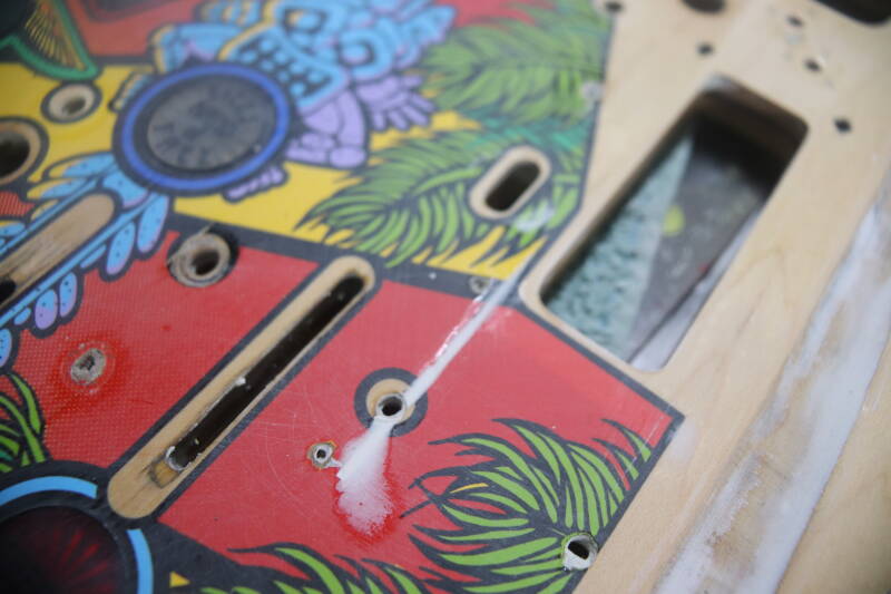 Williams Indiana Jones playfield speelveld schade herstel restoration flipperspeelveld restauratie art airbrush airbrushing flipperkast reparatie