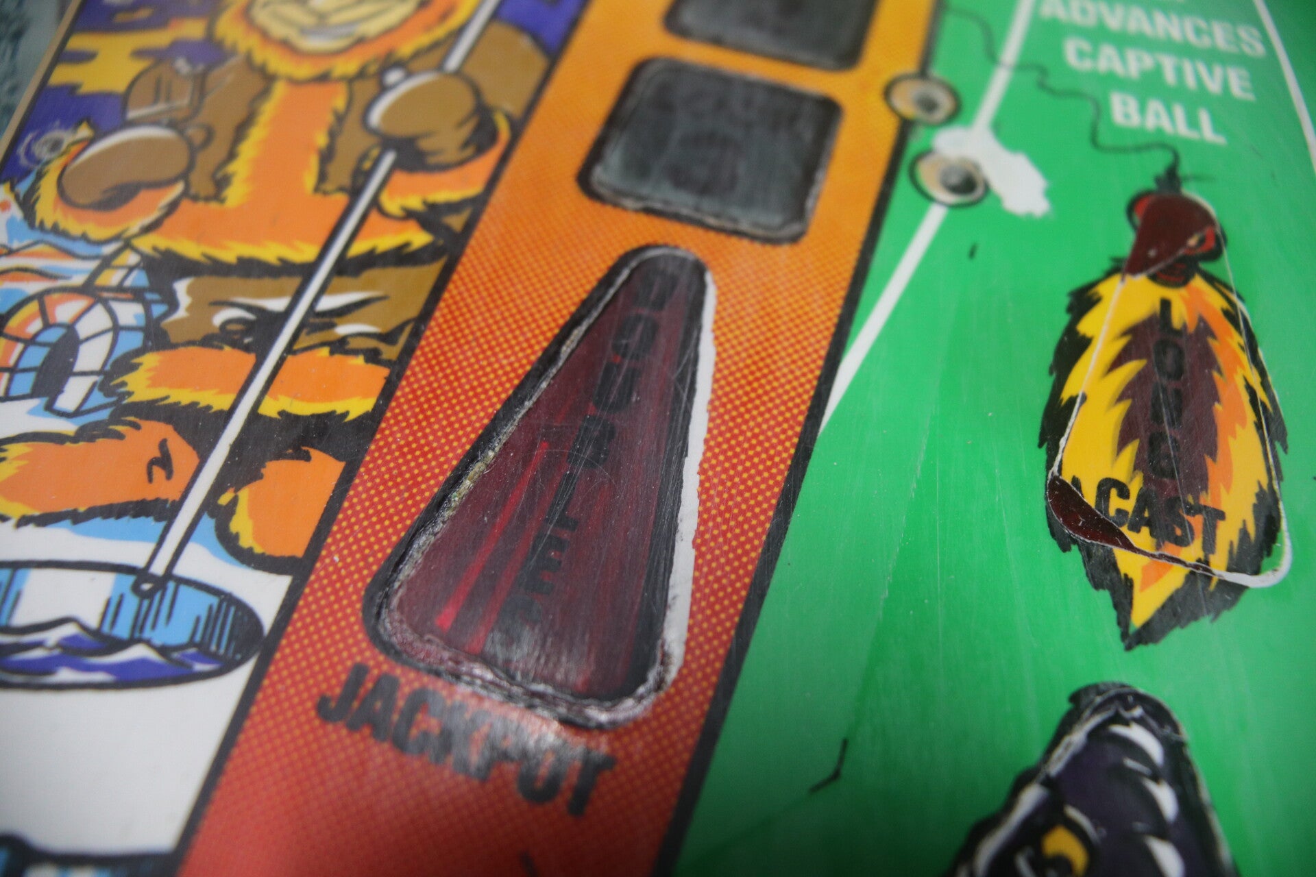 Williams Fish Tales playfield speelveld schade herstel restoration flipperspeelveld restauratie art airbrush airbrushing flipperkast reparatie