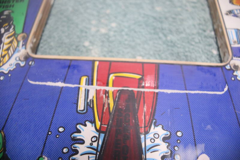 Williams Fish Tales playfield speelveld schade herstel restoration flipperspeelveld restauratie art airbrush airbrushing flipperkast reparatie