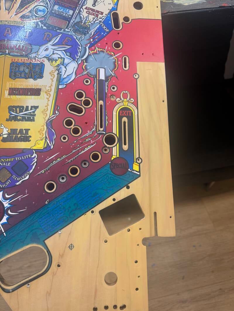 Bally Theatre of Magic playfield speelveld schade herstel restoration flipperspeelveld restauratie art airbrush airbrushing flipperkast reparatie