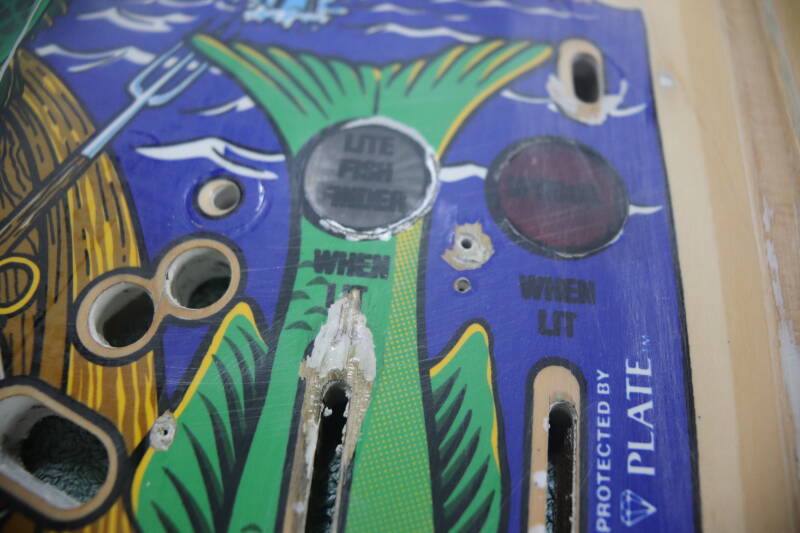 Williams Fish Tales playfield speelveld schade herstel restoration flipperspeelveld restauratie art airbrush airbrushing flipperkast reparatie