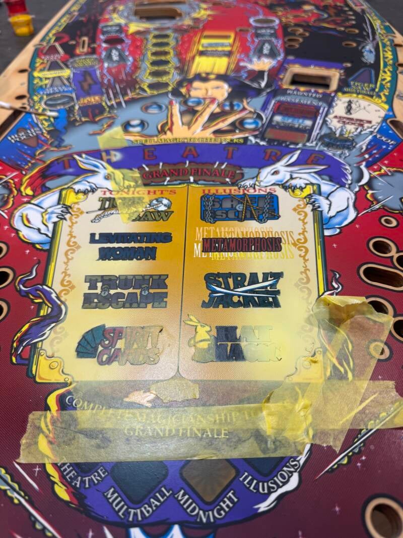 Bally Theatre of Magic playfield speelveld schade herstel restoration flipperspeelveld restauratie art airbrush airbrushing flipperkast reparatie