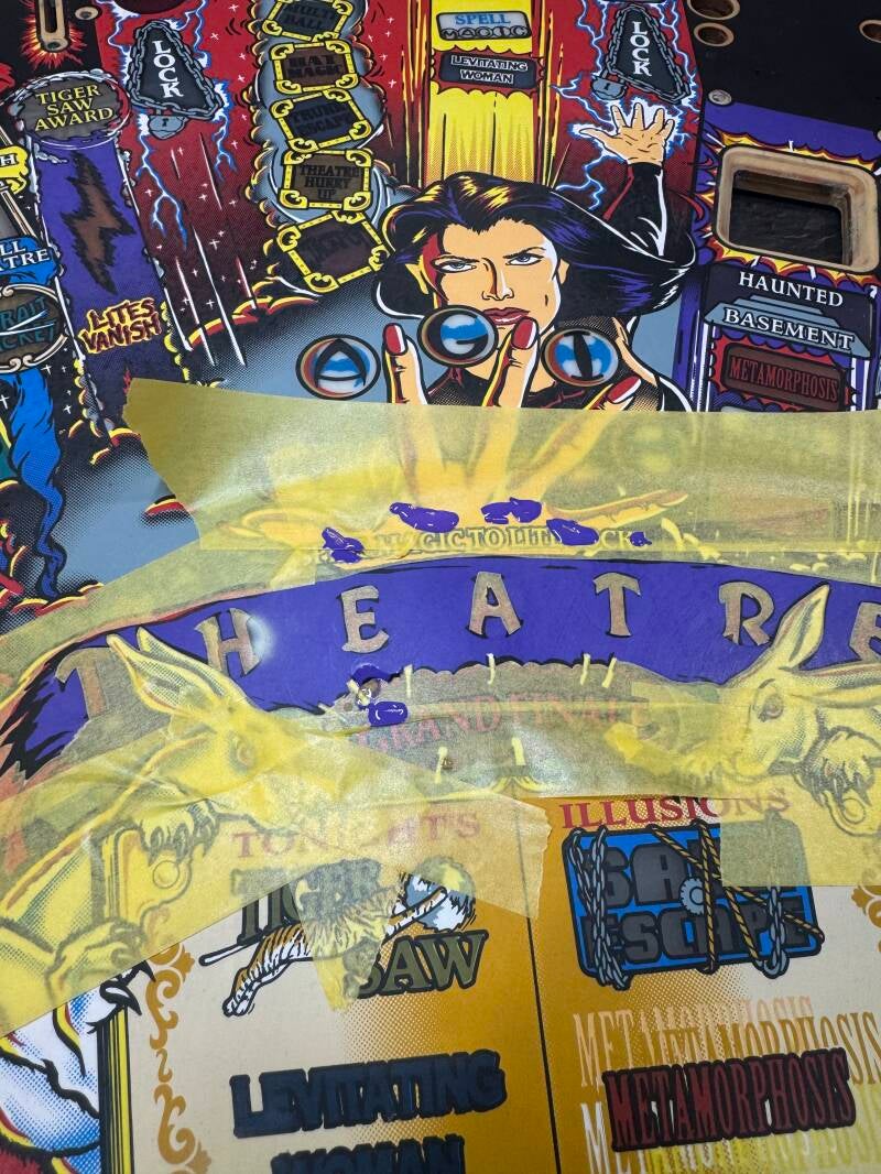 Bally Theatre of Magic playfield speelveld schade herstel restoration flipperspeelveld restauratie art airbrush airbrushing flipperkast reparatie