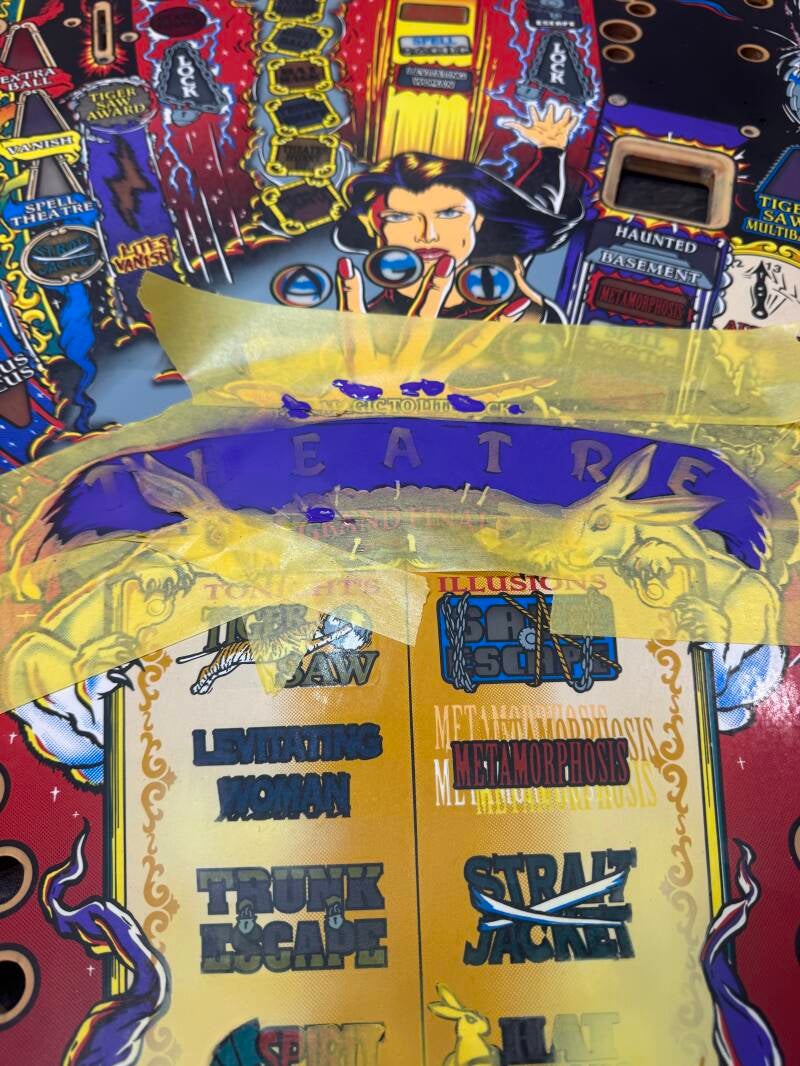 Bally Theatre of Magic playfield speelveld schade herstel restoration flipperspeelveld restauratie art airbrush airbrushing flipperkast reparatie