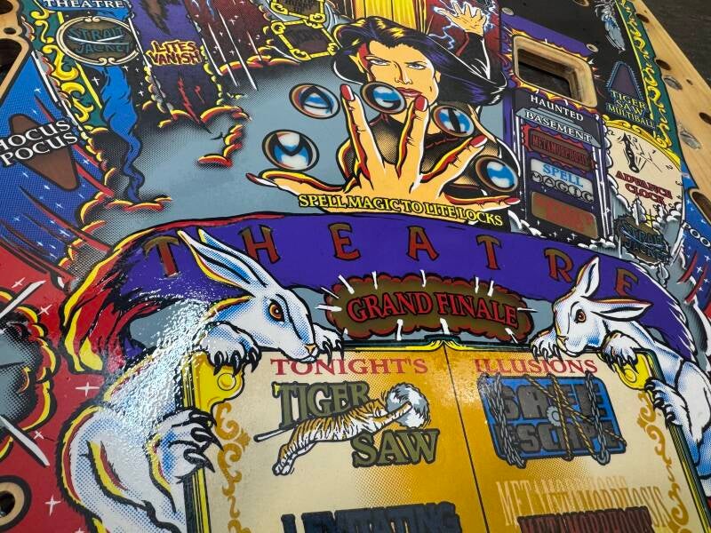 Bally Theatre of Magic playfield speelveld schade herstel restoration flipperspeelveld restauratie art airbrush airbrushing flipperkast reparatie